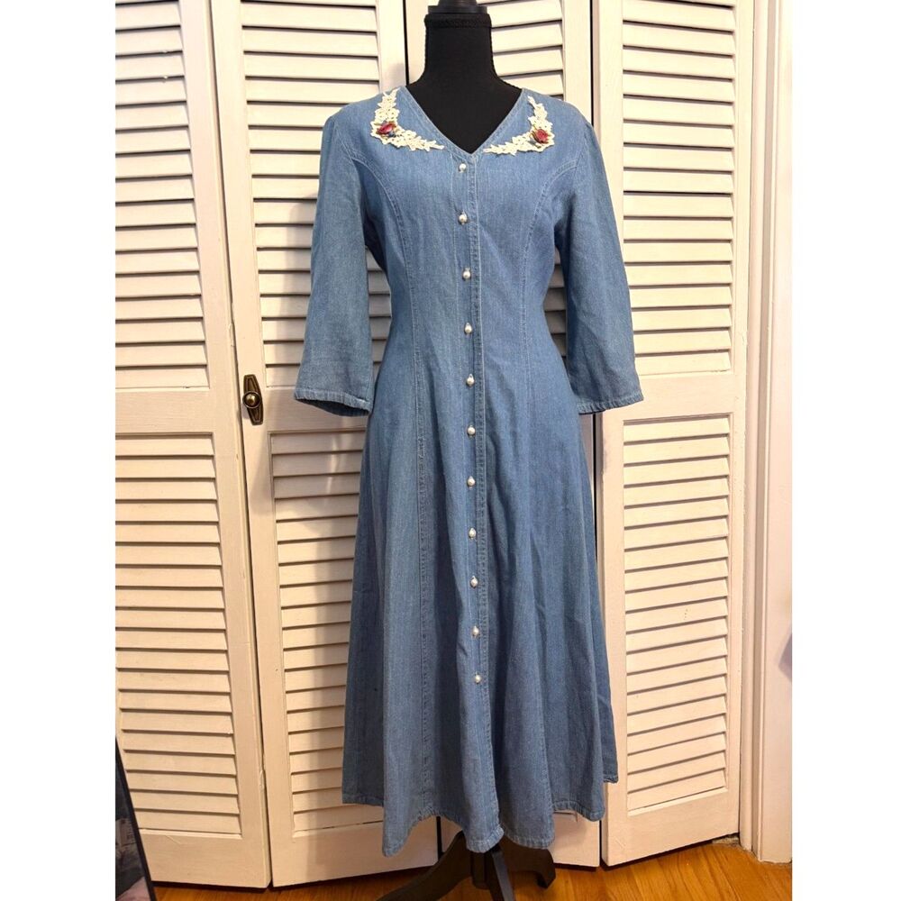 Vintage 90's Denim Dress Floral Embroidery Pearl Buttons Size 6 USA Cottagecore